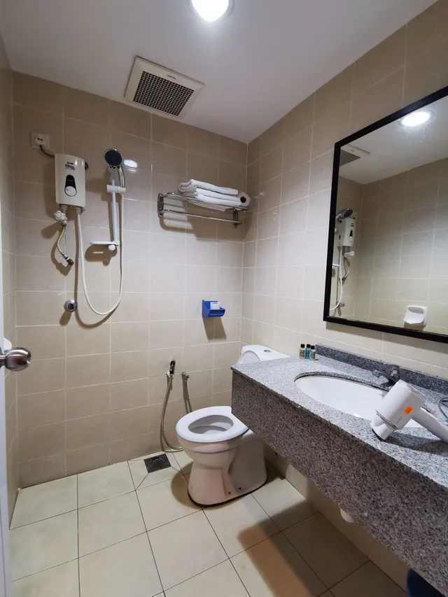 Room, Triple, 1 Queen and 1 Single Bed, No Window، My Hotel Bukit Mertajam 5/6