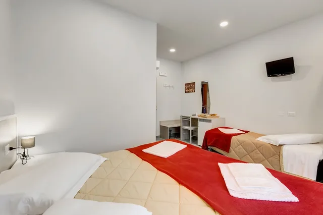 Room, Triple, 1 Queen and 1 Single Bed, San Pietro Rooms Hotel 1/2