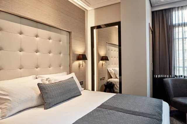 جناح جونيور بسرير كوين بشرفة، Antigon Urban Chic Hotel by GHH 5/6
