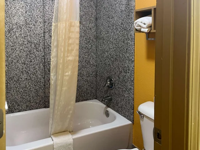 1 King Bed - Non-Smoking, Micfridge، Motel6 Morrillton, AR 5/7