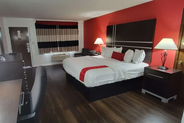غرفة ديلوكس بسرير كوين، Ramada by Wyndham Mountain Home 1/5