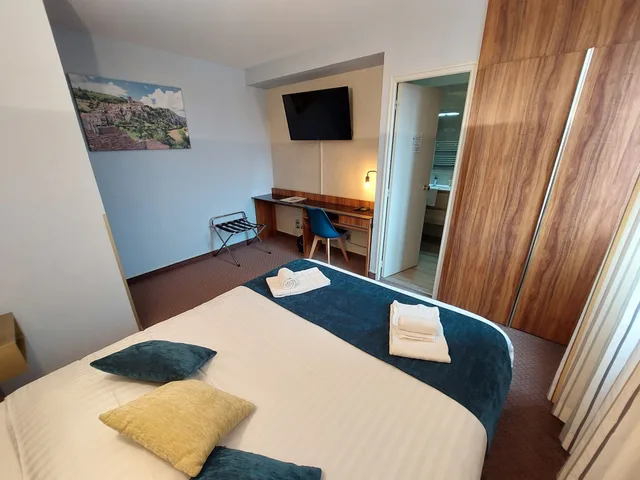 غرفة بسرير كوين، HOTEL LE LION D'OR 5/10