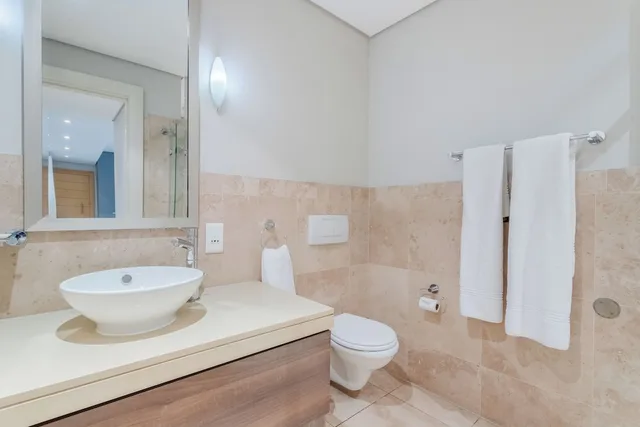 غرفة بريميير بسرير كوين وسريرين منفصلين بغرفتي نوم بمسبح خاص، Mountain Marina Luxury Apartments 5/6
