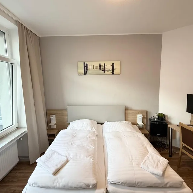 غرفة قياسية بسرير مزدوج أو سريرين منفصلين، Central Hotel Duisburg 5/10