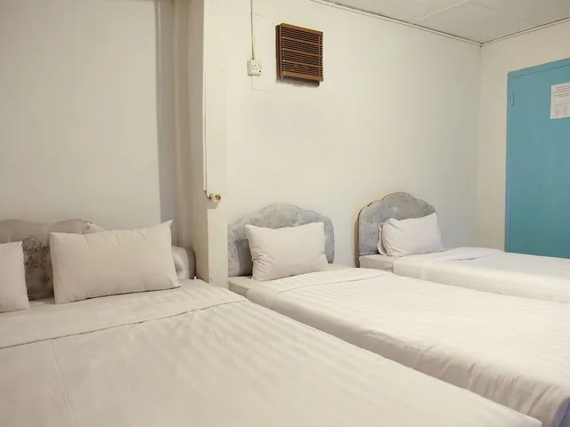 غرفة عائلية بسرير كوين وسريرين منفصلين، Hotel Martani 2/6