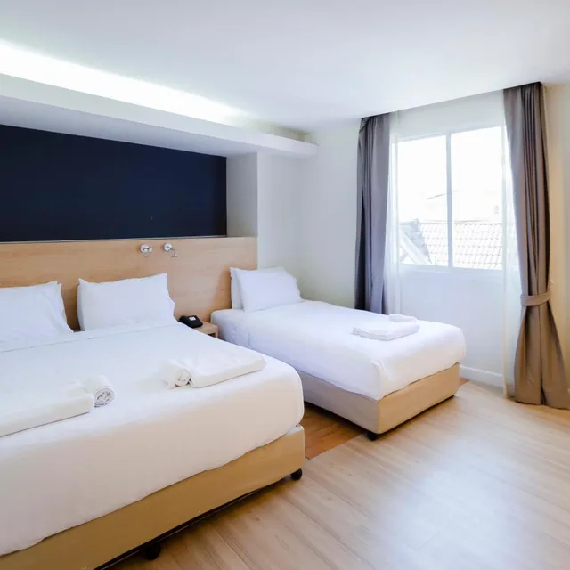 غرفة ثلاثية، Solo Express Sukhumvit 81 3/6