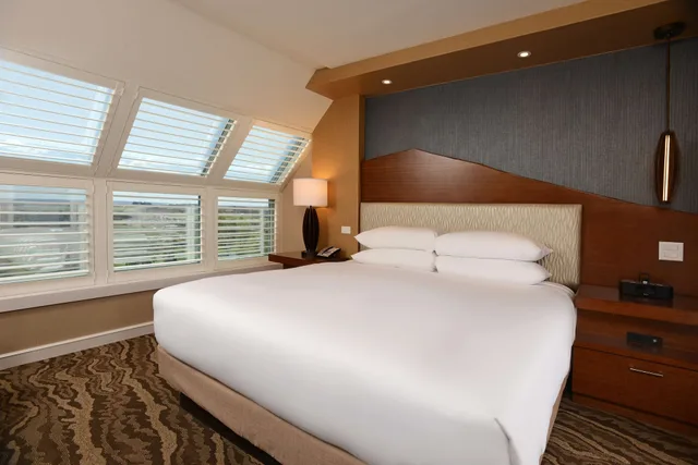 غرفة ديلوكس بسريرين كوين، The Inverness Denver, a Hilton Golf & Spa Resort 2/10