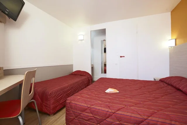 Standard, 1 Double and 1 Single Bed, Premiere Classe Cherbourg Tourlaville 7/10