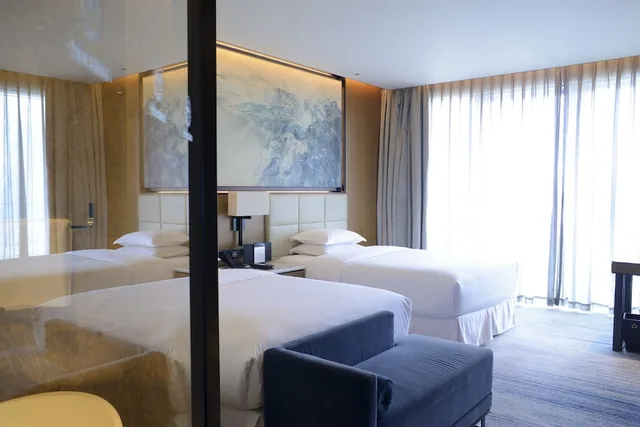 جناح كلوب بسرير كينج بإطلالة على المدينة بغرفة نوم واحدة، Sheraton Zhuhai Hotel 3/6