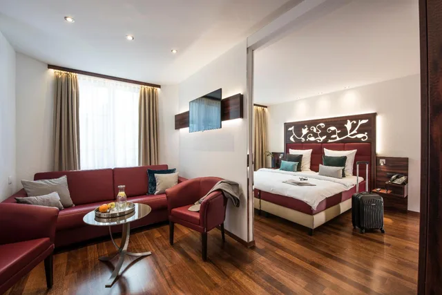 جناح جونيور، Scheuble Hotel 4/6