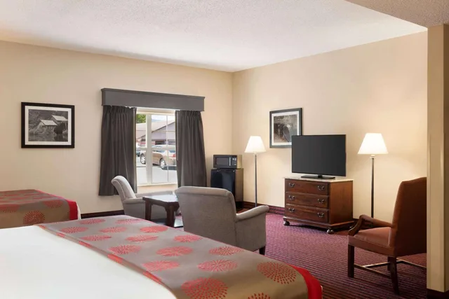 جناح بسرير كينج وسرير كوين، Ramada By Wyndham Pigeon Forge North 2/6