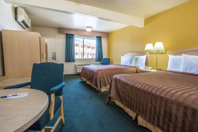 غرفة بسريرين كوين للمدخنين، Travelodge By Wyndham Turlock 4/7