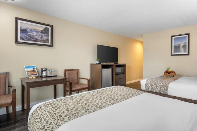Room, 2 Queen Beds, Patio, Bathtub, Accessible, Best Western Westminster Inn 3/4