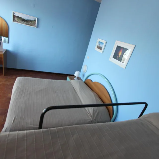 غرفة رباعية بإطلالة على البحر، Hotel La Scogliera 2/6