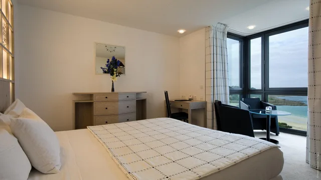 غرفة كلاسيكية بسريرين منفصلين بإطلالة على البحر، L Agapa Hotel Spa Nuxe 4/7