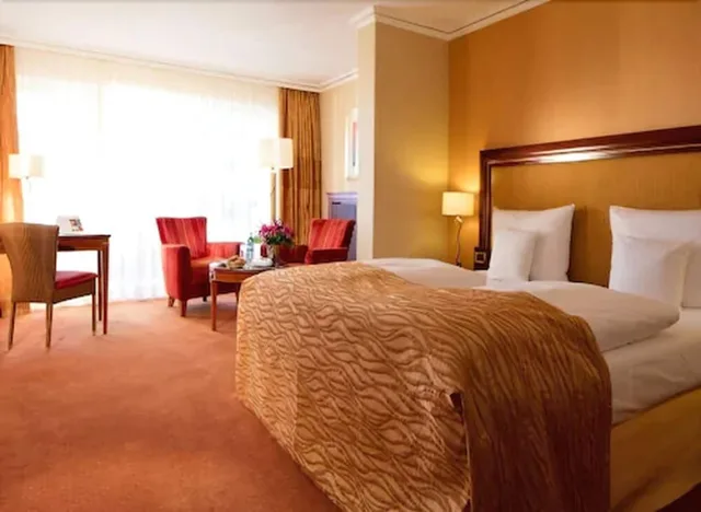 غرفة غراند بسرير مزدوج بشرفة بإطلالة جزئية على البحر، Hotel Gran Belveder 1/4