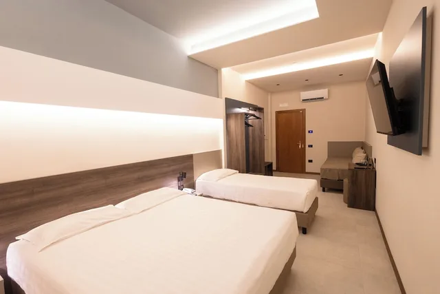 غرفة سوبيريور ثلاثية بسرير كينج وسرير فردي، Hotel Ristorante Carosello 1/2