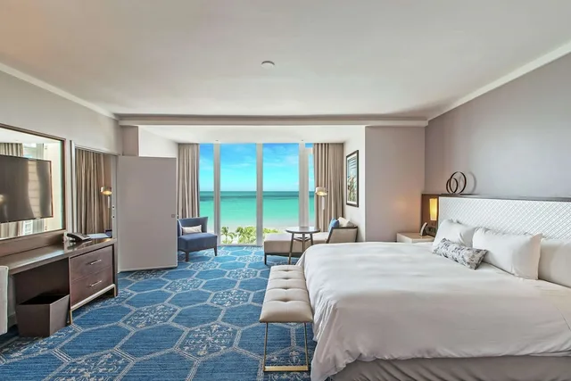 2 Bedrooms, Suite, 1 King and 2 Queen Beds, Partial Ocean View, Parlor، Fairmont El San Juan Hotel 1/6