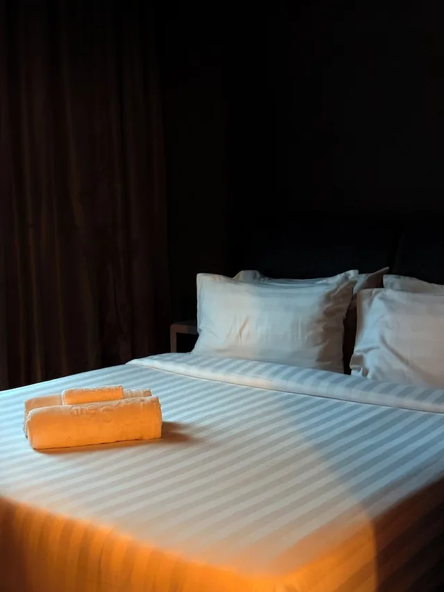 شقة بثلاثة أسرّة بشرفة بغرفة نوم واحدة مع أريكة، Stirling Suites 1/2