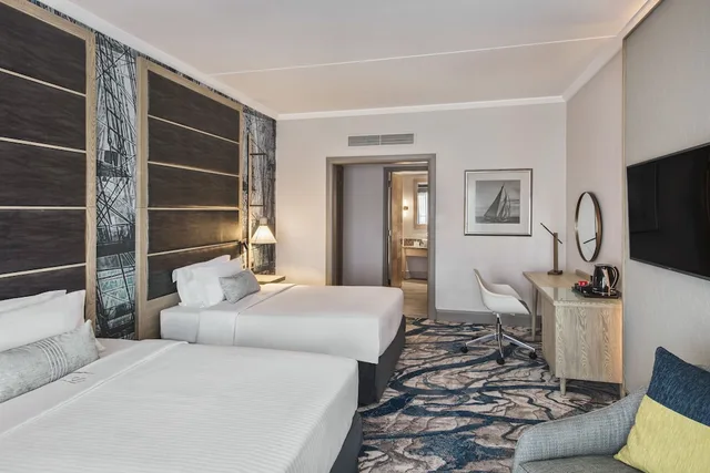 غرفة سوبيريور بسريرين كوين، Le Suffren Hotel and Marina 3/6