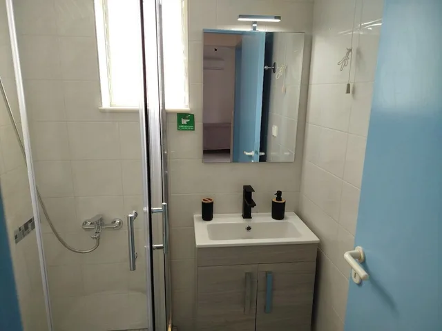 شقة اقتصادية بأربعة أسرّة بشرفة بغرفة نوم واحدة، Zinovia Apartments 8/10