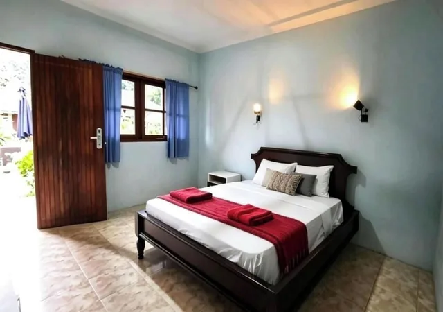غرفة ديلوكس بسرير كوين بإطلالة على المسبح، Hotel Pesona Bulan Baru Senggigi 2/5