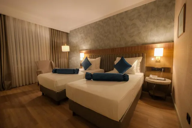 غرفة قياسية بسريرين منفصلين بإطلالة على المدينة، Ramada Encore by Wyndham Konya Karatay 1/3