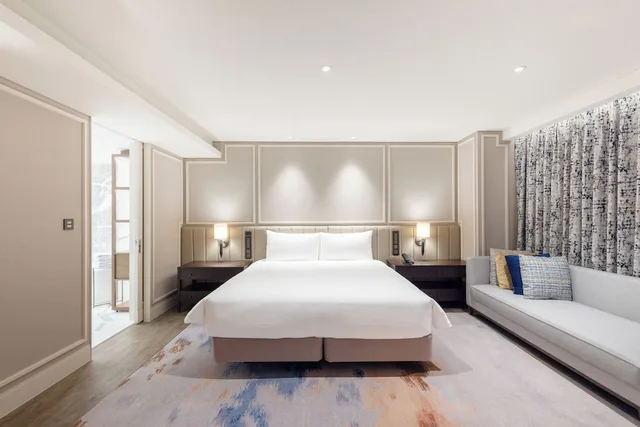 Namsan, King Bed, The Ambassador Seoul - A Pullman Hotel 2/5