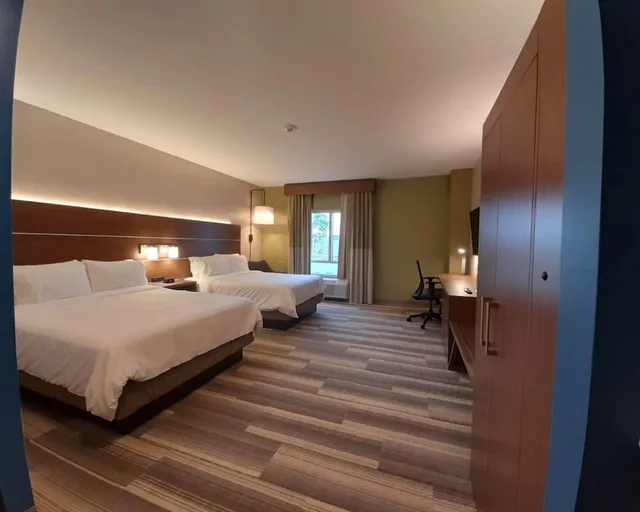Standard, 2 Queen Beds, Extra Floor Space، Holiday Inn Express Hotel and Suites Trincity Trinidad Airport 4/4