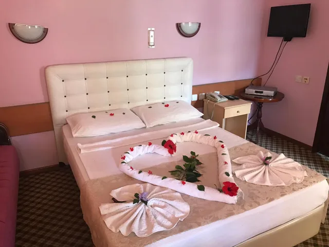 جناح بسرير مزدوج بشرفة مع أريكة، Karyatit 7/10