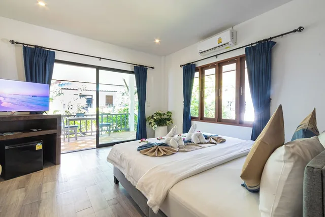 بنغل بسرير كوين، Sarocha Villa 4/10