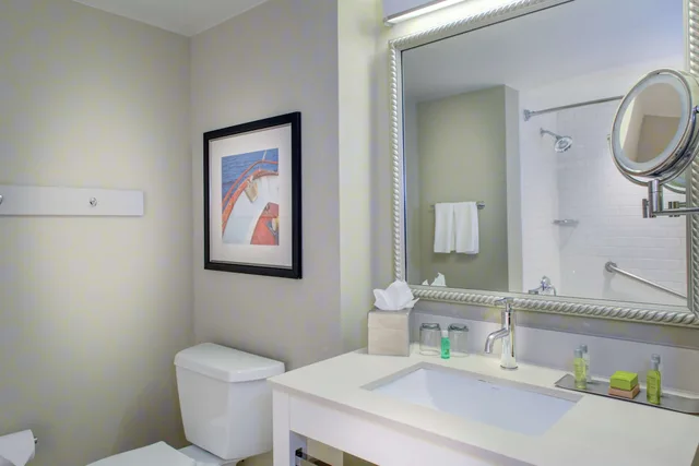 غرفة بسرير كينج بإطلالة على المدينة، Doubletree By Hilton Hotel Biloxi 4/5