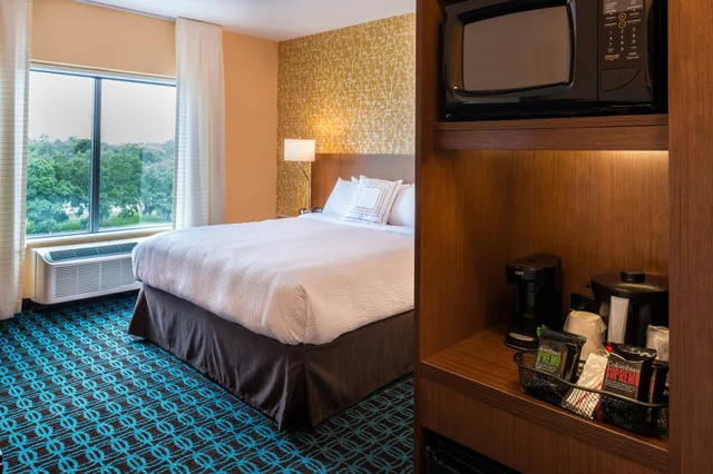 Room, King Bed, Fairfield Inn Suites By Marriott Orlando East Ucf Area 3/6