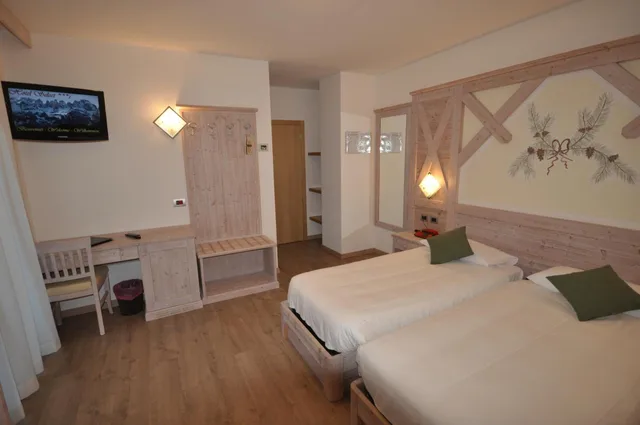 غرفة ثلاثية، HOTEL SELECT 2/6
