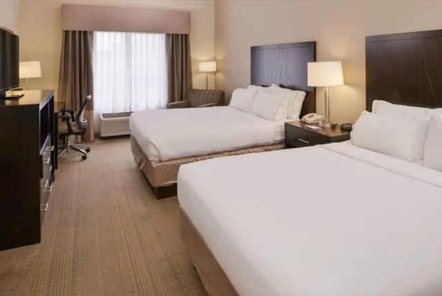 Room, 2 Queen Beds, Accessible, Holiday Inn Express & Suites Sikeston 1/1