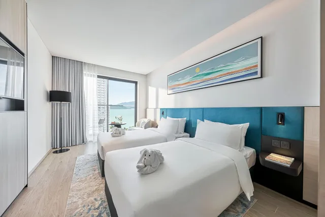 غرفة بسريرين منفصلين بإطلالة على البحر، December Hotel 2/2