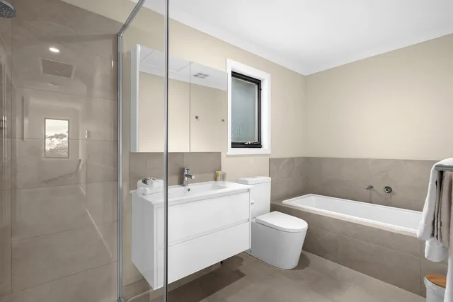 2 Bedrooms, Yarrabe, Villa, Queen and Twin Beds، Bungunyah Apartments 2/2