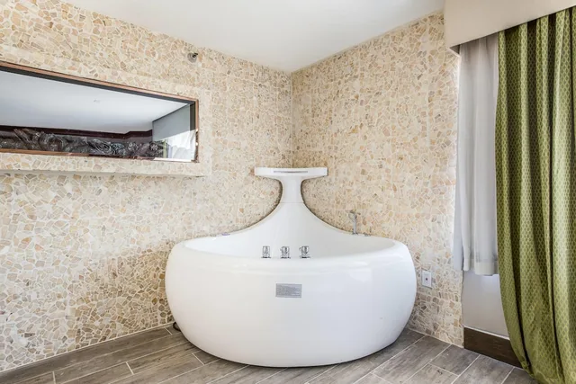 Upgrade, Suite, King Bed, Corner، The Leo Collection Detroit, an Ascend Collection Hotel 6/9