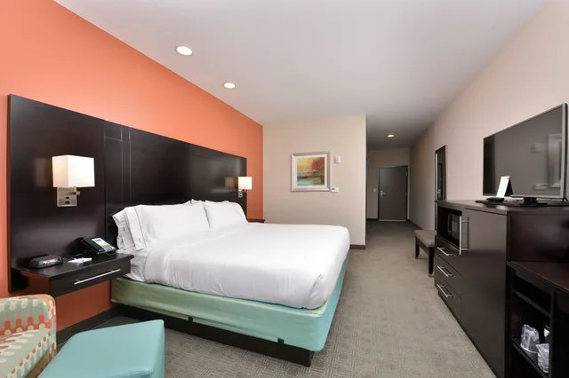 Standard, King Bed, Accessible, Holiday Inn Express And Suites Austin South 3/4