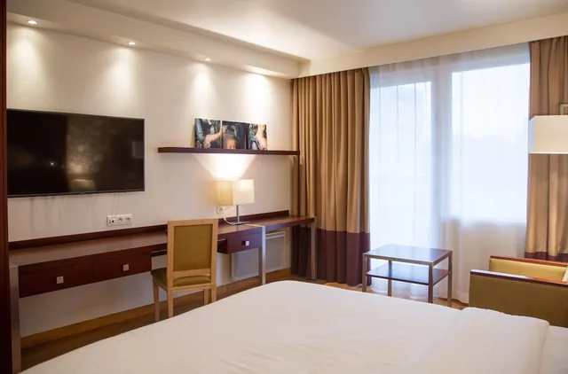 غرفة قياسية بسرير كينج، Clarion Paris CDG Airport 3/8