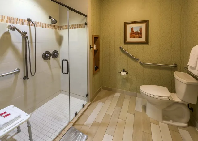 غرفة بسرير كينج بغرفة نوم واحدة لذوي الإعاقة، Brian Head Lodge 1/1
