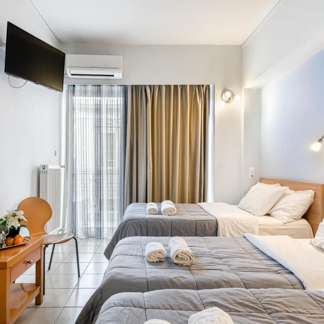 غرفة رباعية، Diros Hotel 3/8