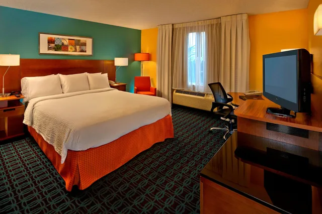 غرفة بسرير كينج، Fairfield Inn Suites Boca Raton 2/8