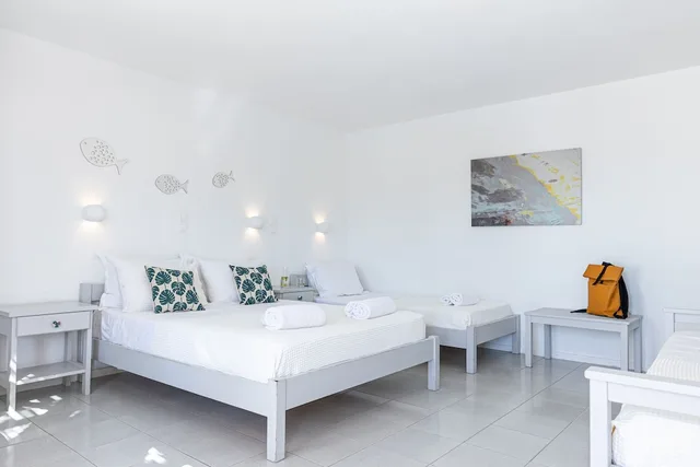 غرفة قياسية رباعية بسرير مزدوج وسرير فردي بإطلالة على البحر مع أريكة، Akrotiri Hotel 6/10