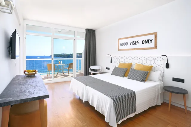 غرفة بسرير مزدوج أو سريرين منفصلين بإطلالة على البحر، Flamboyan Caribe Hotel & Spa 1/4