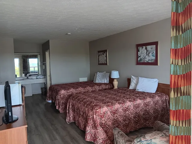 غرفة بسرير كينج مع أريكة سرير، Sheldon's Motel by OYO Keysville Near Hwy 360 2/7