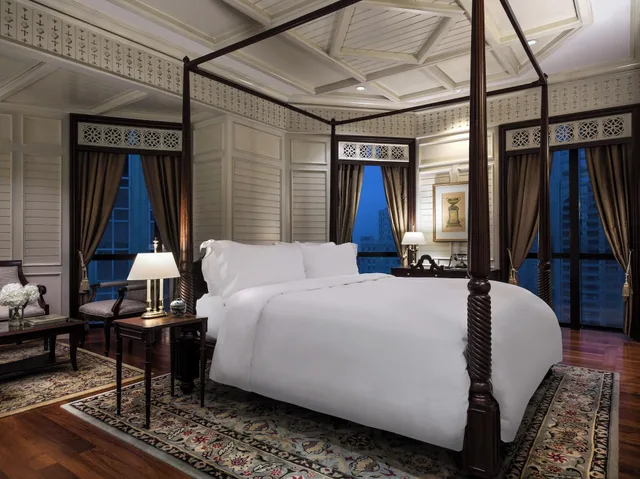 جناح كلوب ركني بغرفتي نوم مع دخول صالة النادي، THE ATHENEE HOTEL, A LUXURY COLLECTION HOTEL BANGKOK 2/2