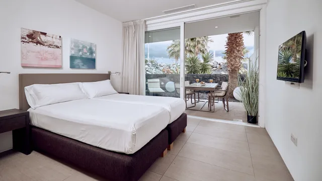 3 Bedrooms, Infinity, Suite, 1 Queen and 4 Single Beds, Sea View, Private Pool, Hot Tub، Domes Baobab Suites 2/6