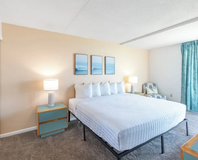 2 Bedrooms, Condo, Standard, King and Queen Bed, Single Bed, Bay View, Sofa, Balcony, Bay Club Resort 4/9
