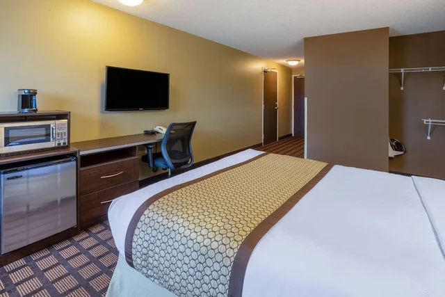 غرفة قياسية بسرير كوين لذوي الإعاقة، Microtel Inn Suites By Wyndham Timmins 8/10